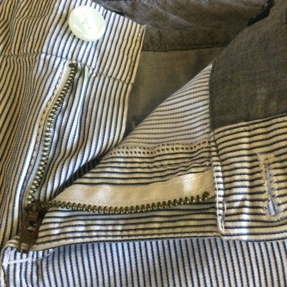 TOMMY Hilfiger Navy & White Pinstripe  Cropped‎ Cuffed Cropped Pants Size 4 - Picture 4 of 11